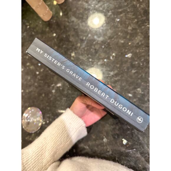 My Sisters Grave By Robert Dogoni, Tracy Crosswhite Series Book 1 - Picture 4 of 4